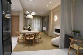 Elegant Central 2BR & 2 Ensuite Baths, Near Metro